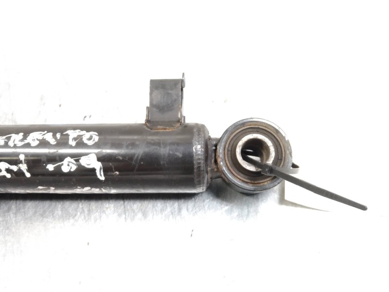 Recambio de amortiguador trasero para kia sorento 2.2 crdi cat referencia OEM IAM   