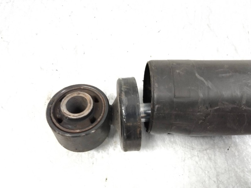 Recambio de amortiguador trasero para kia sorento 2.2 crdi cat referencia OEM IAM   