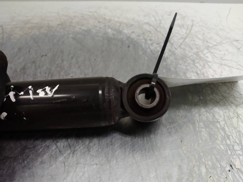 Recambio de amortiguador trasero para kia rio 1.2 cat referencia OEM IAM   