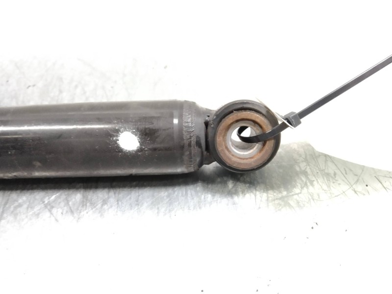 Recambio de amortiguador trasero para kia rio 1.2 cat referencia OEM IAM   