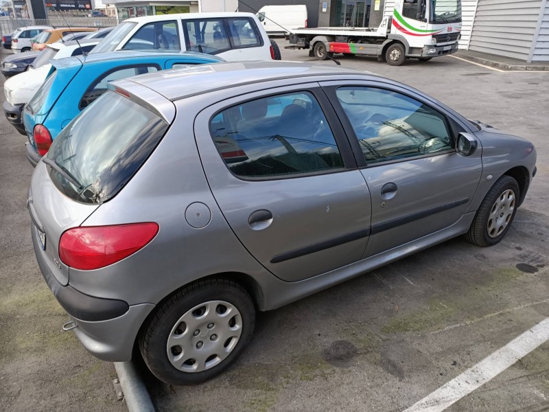 peugeot 206 berlina del año 2001