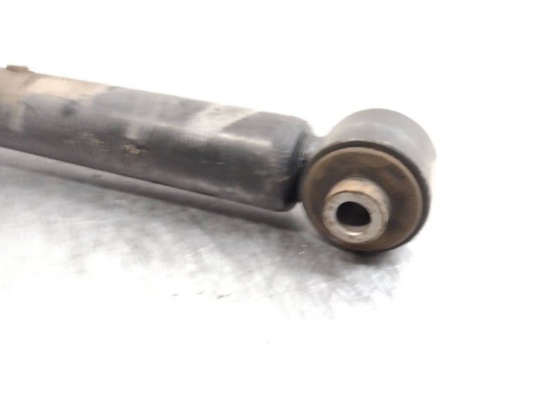 Recambio de amortiguador trasero para kia rio 1.4 cat referencia OEM IAM   