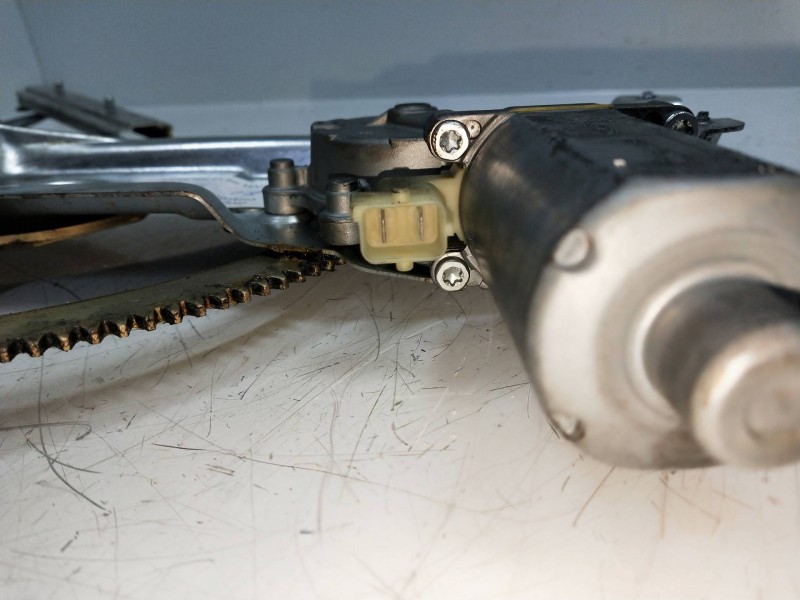 Recambio de elevalunas delantero izquierdo para saab 900 berlina 2.0 cat referencia OEM IAM 193037XXX  5P