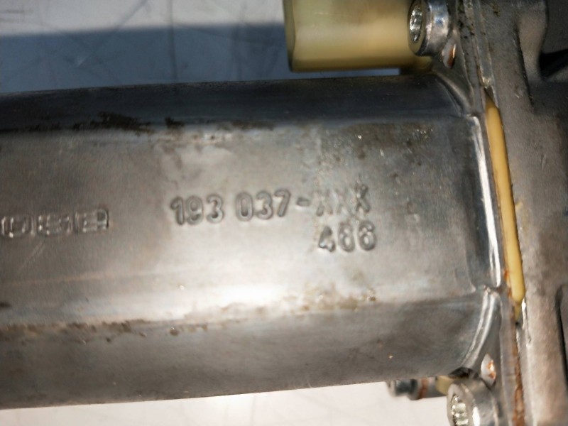 Recambio de elevalunas delantero izquierdo para saab 900 berlina 2.0 cat referencia OEM IAM 193037XXX  5P