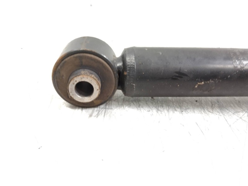 Recambio de amortiguador trasero para kia rio 1.4 cat referencia OEM IAM   