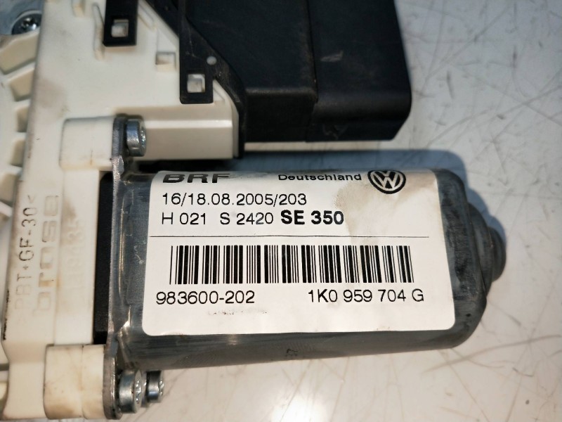 Recambio de elevalunas trasero derecho para seat leon (1p1) 1.9 tdi referencia OEM IAM 1K0959704G S2420SE350 5P Recambio de elevalunas trasero derecho para seat leon (1p1) 1.9 tdi referencia OEM IAM 1K0959704G S2420SE350 5P