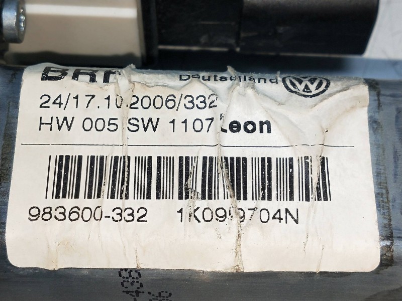 Recambio de elevalunas trasero derecho para seat leon (1p1) fr referencia OEM IAM 1K0959704N HW005SW1107 5P Recambio de elevalunas trasero derecho para seat leon (1p1) fr referencia OEM IAM 1K0959704N HW005SW1107 5P