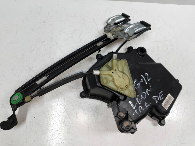 Recambio de elevalunas trasero derecho para seat leon (1p1) referencia OEM IAM 1K0959704AF S1401H006 5P Recambio de elevalunas trasero derecho para seat leon (1p1) referencia OEM IAM 1K0959704AF S1401H006 5P