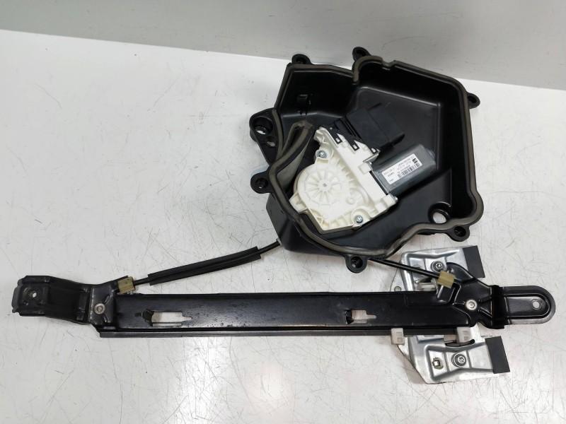 Recambio de elevalunas trasero derecho para seat leon (1p1) referencia OEM IAM 1K0959704AF S1401H006 5P Recambio de elevalunas trasero derecho para seat leon (1p1) referencia OEM IAM 1K0959704AF S1401H006 5P