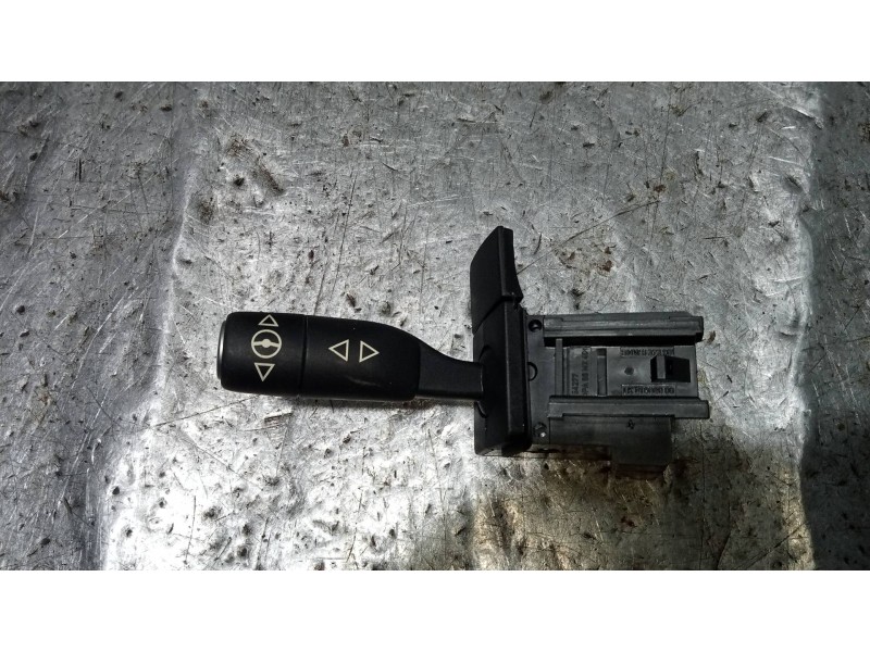 Recambio de mando multifuncion para land rover range rover (lm) td6 se referencia OEM IAM 69017770  