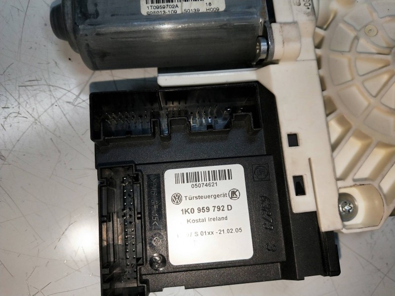 Recambio de elevalunas delantero derecho para seat leon (1p1) fr referencia OEM IAM 5P0837402A 1T0959702A 5P