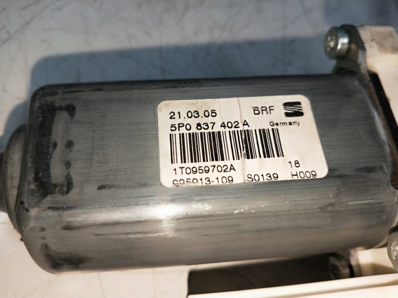 Recambio de elevalunas delantero derecho para seat leon (1p1) fr referencia OEM IAM 5P0837402A 1T0959702A 5P