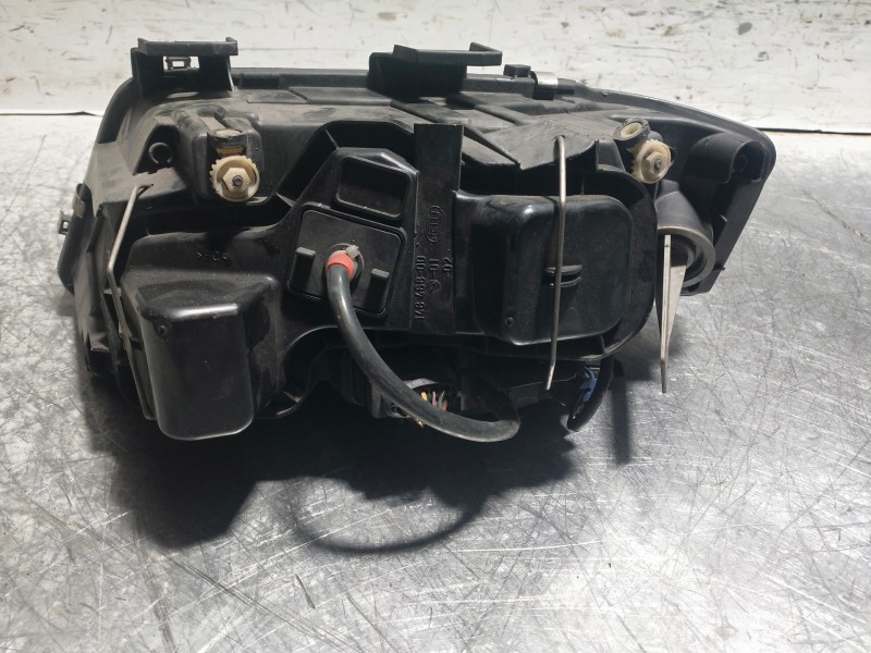 Recambio de faro derecho para audi a6 berlina (4b2) 2.5 tdi referencia OEM IAM   
