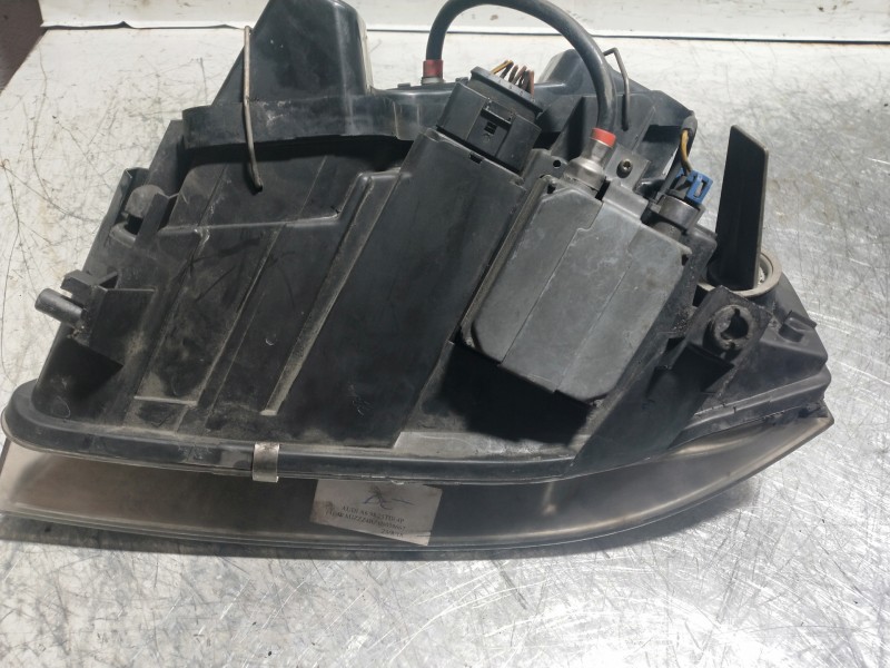 Recambio de faro derecho para audi a6 berlina (4b2) 2.5 tdi referencia OEM IAM   