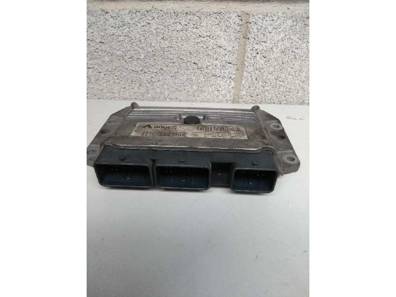 Recambio de centralita motor uce para renault scenic ii 1.6 16v referencia OEM IAM 215842882A 8200298457 S3000 8200321263