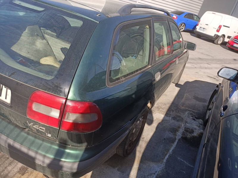 volvo v40 familiar del año 1998