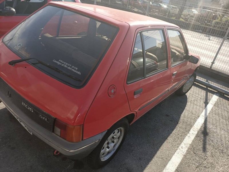 peugeot 205 berlina del año 1987