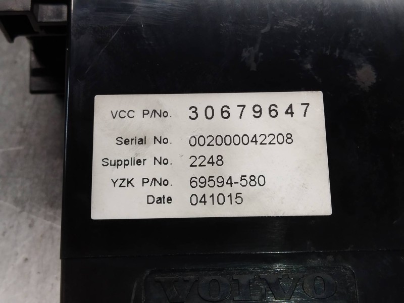 Recambio de pantalla multifuncion para volvo s40 berlina 2.0 d kinetic referencia OEM IAM 30679647 69594580 