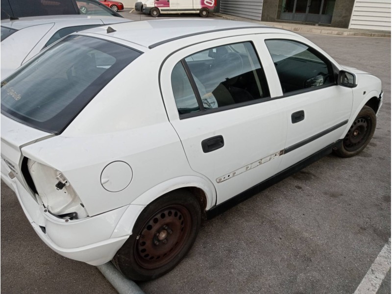 opel astra g berlina del año 2000