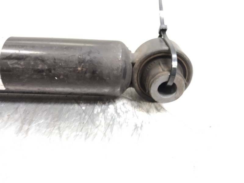 Recambio de amortiguador trasero para lexus ct 200h referencia OEM IAM 4853076050  