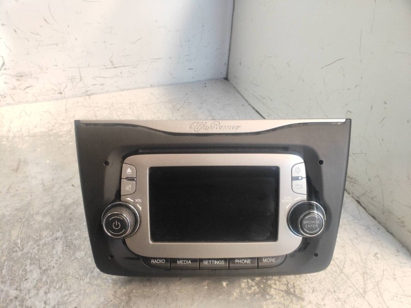Recambio de sistema audio / radio cd para alfa romeo mito (145) basis (2016) referencia OEM IAM 01561062040 A2C8661980400003405 