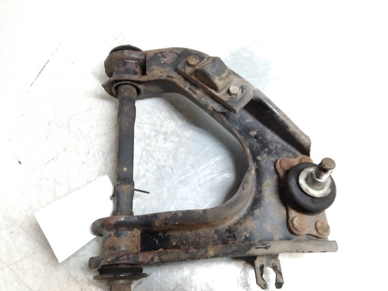 Recambio de brazo suspension superior delantero derecho para daihatsu feroza 1.6 referencia OEM IAM   
