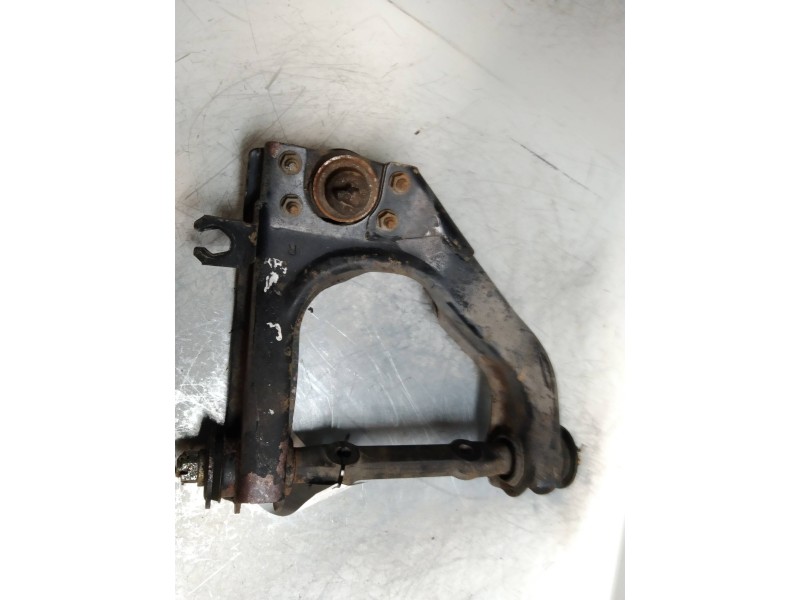 Recambio de brazo suspension superior delantero derecho para daihatsu feroza 1.6 referencia OEM IAM   