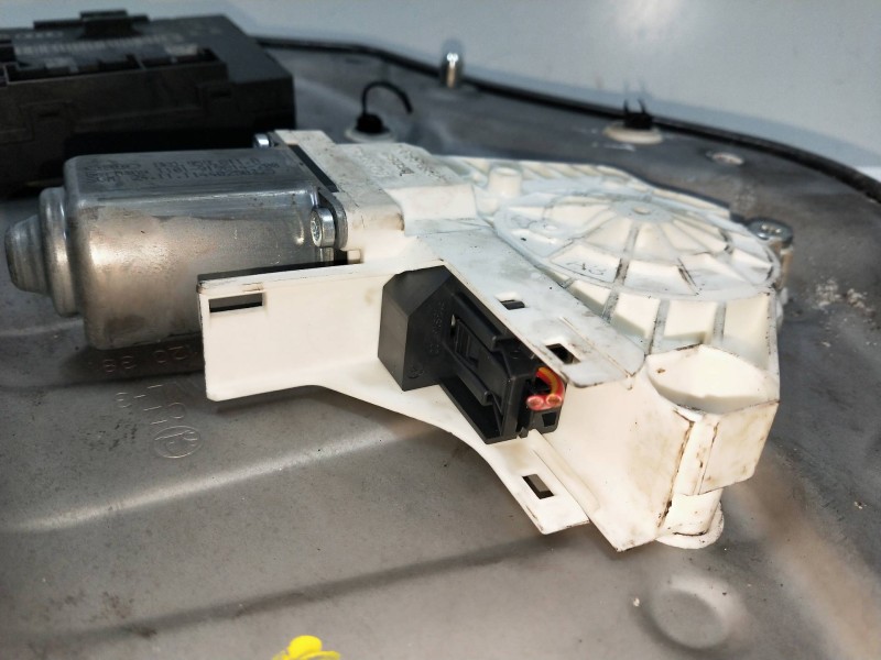 Recambio de elevalunas trasero izquierdo para skoda suberb (3t4) elegance referencia OEM IAM 8K0959811A  5P