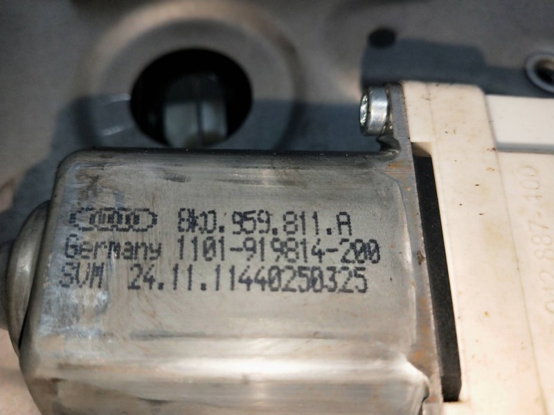 Recambio de elevalunas trasero izquierdo para skoda suberb (3t4) elegance referencia OEM IAM 8K0959811A  5P