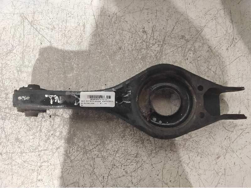 Recambio de brazo suspension superior trasero derecho para kia pro_cee´d drive referencia OEM IAM   