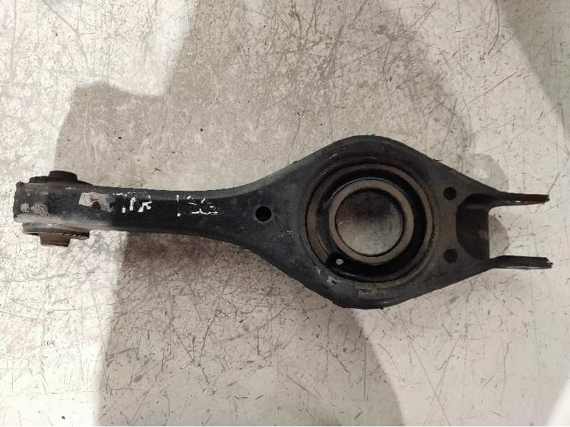 Recambio de brazo suspension superior trasero izquierdo para kia pro_cee´d drive referencia OEM IAM   
