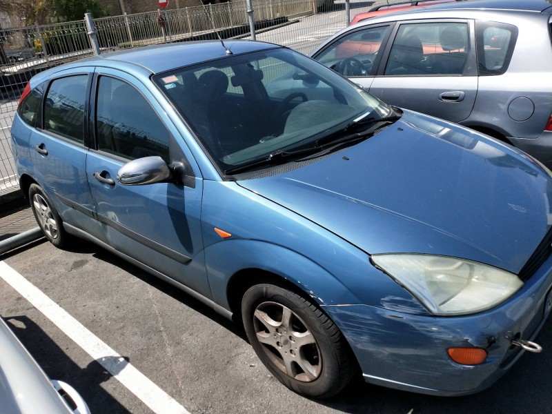 ford focus berlina (cak) del año 2000