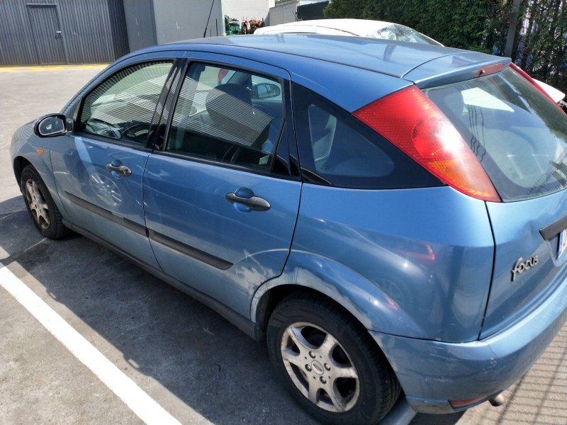 ford focus berlina (cak) del año 2000