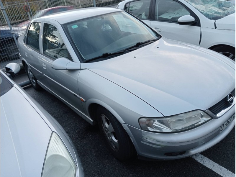 opel vectra b berlina del año 2000