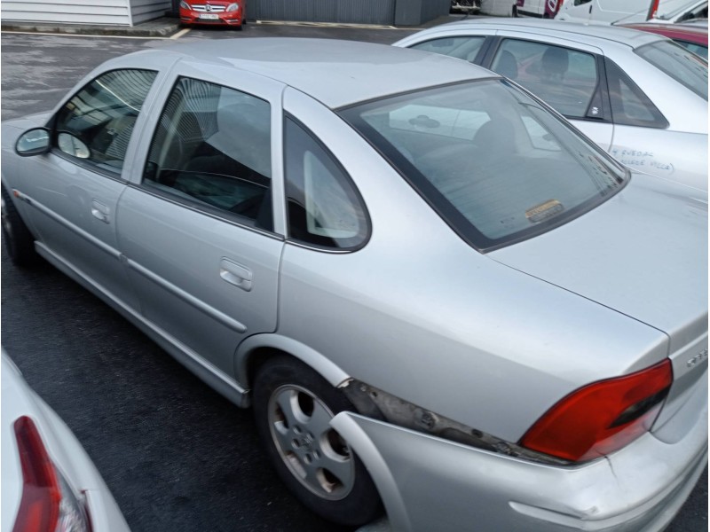 opel vectra b berlina del año 2000
