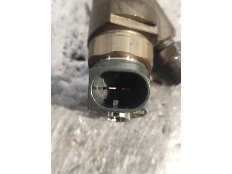 Recambio de inyector para bmw serie 5 touring (f11) 530d xdrive referencia OEM IAM 0445110478 781070202 