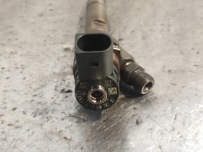 Recambio de inyector para bmw serie 5 touring (f11) 530d xdrive referencia OEM IAM 0445110478 781070202 