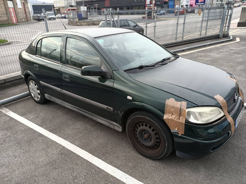 opel astra g berlina del año 2000
