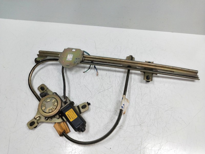 Recambio de elevalunas delantero derecho para ssangyong family 2.5 referencia OEM IAM 8686003100  5P Recambio de elevalunas delantero derecho para ssangyong family 2.5 referencia OEM IAM 8686003100  5P