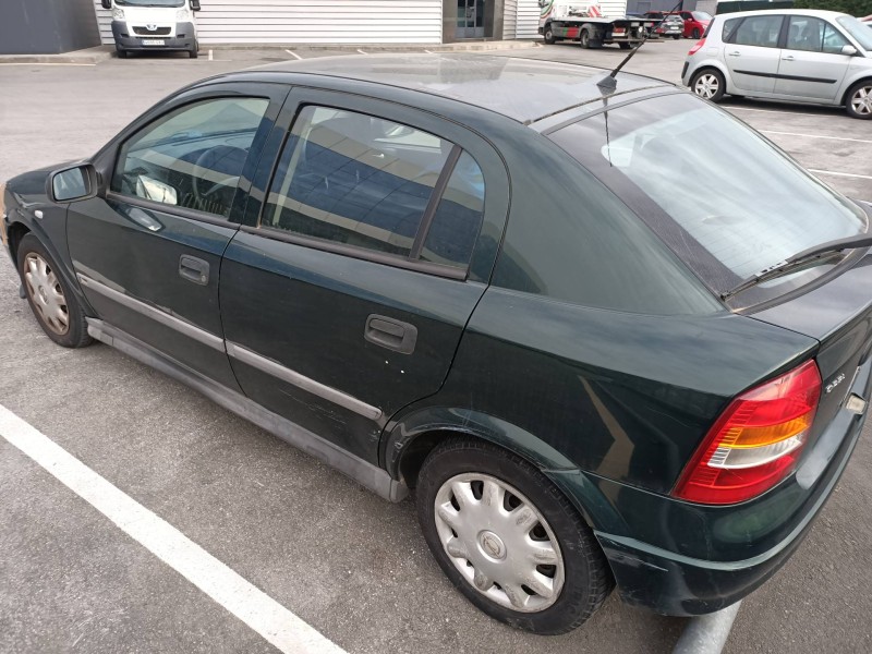 opel astra g berlina del año 2000