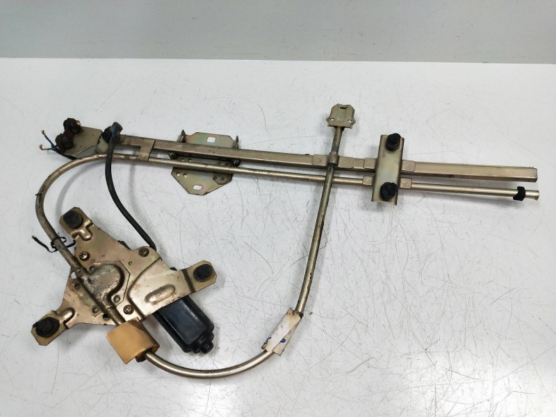 Recambio de elevalunas delantero izquierdo para ssangyong family 2.5 referencia OEM IAM 8685003100  5P Recambio de elevalunas delantero izquierdo para ssangyong family 2.5 referencia OEM IAM 8685003100  5P