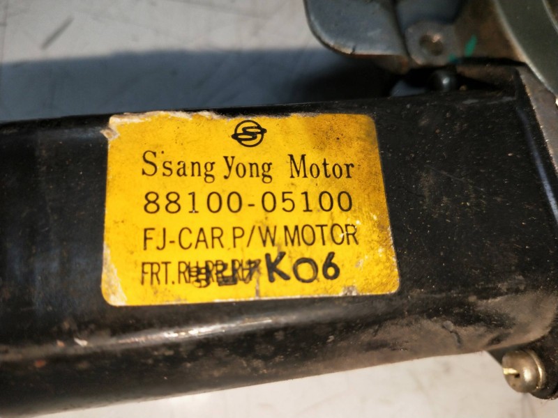 Recambio de elevalunas trasero derecho para ssangyong musso referencia OEM IAM 8810005100  5P