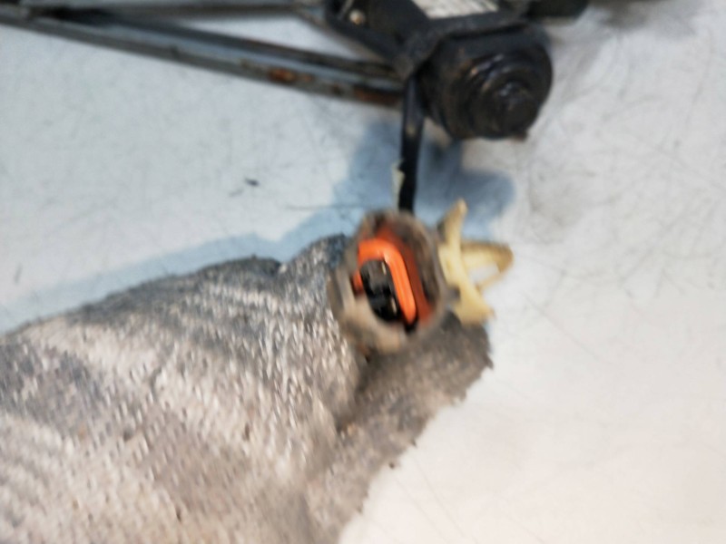 Recambio de elevalunas trasero izquierdo para ssangyong musso referencia OEM IAM 8810005000  5P