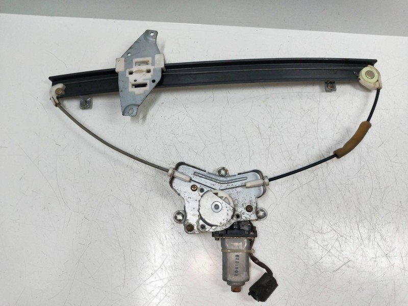 Recambio de elevalunas delantero derecho para ssangyong rexton referencia OEM IAM 8810008011  5P