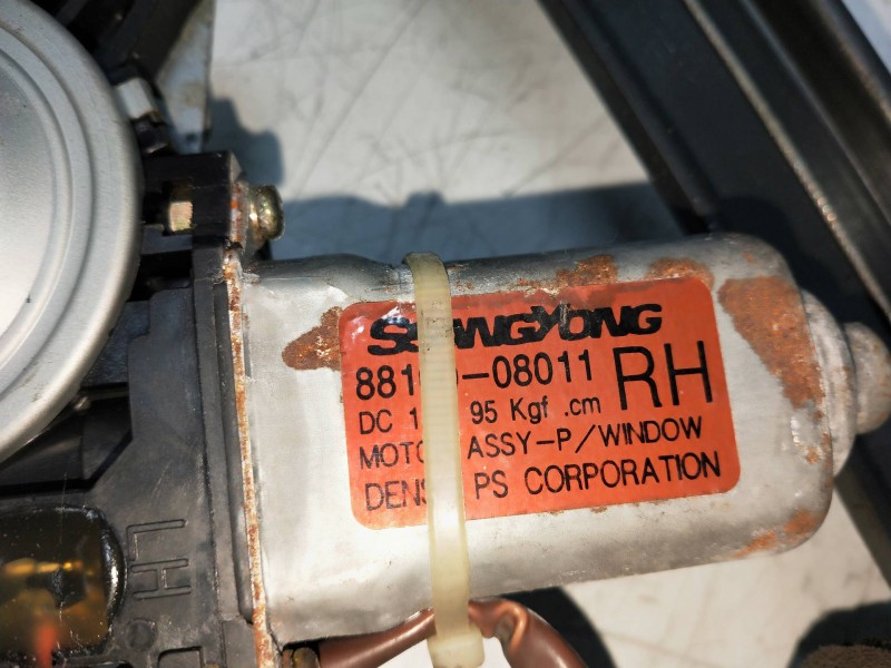 Recambio de elevalunas delantero derecho para ssangyong rexton referencia OEM IAM 8810008011  5P