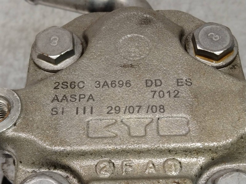 Recambio de bomba direccion para ford fiesta (cbk) futura referencia OEM IAM 2S6C3A696DD  