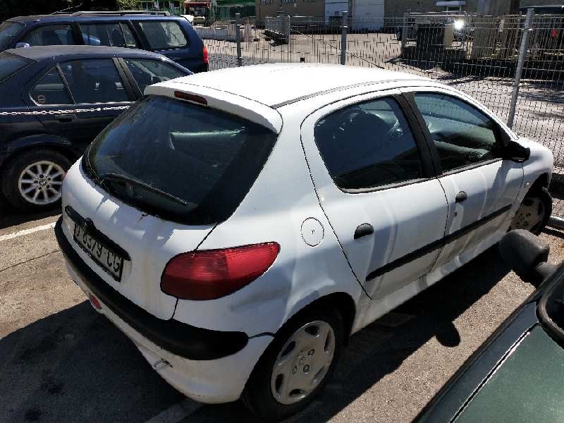 peugeot 206 berlina del año 2000