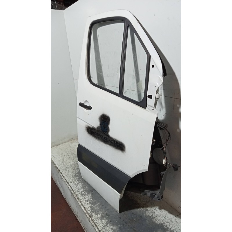 Recambio de puerta delantera derecha para mercedes sprinterii caja cerrada (desde 01.06) 318/319 cdi (906.631/633/635/637) refer