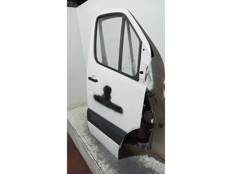 Recambio de puerta delantera derecha para mercedes sprinterii caja cerrada (desde 01.06) 318/319 cdi (906.631/633/635/637) refer