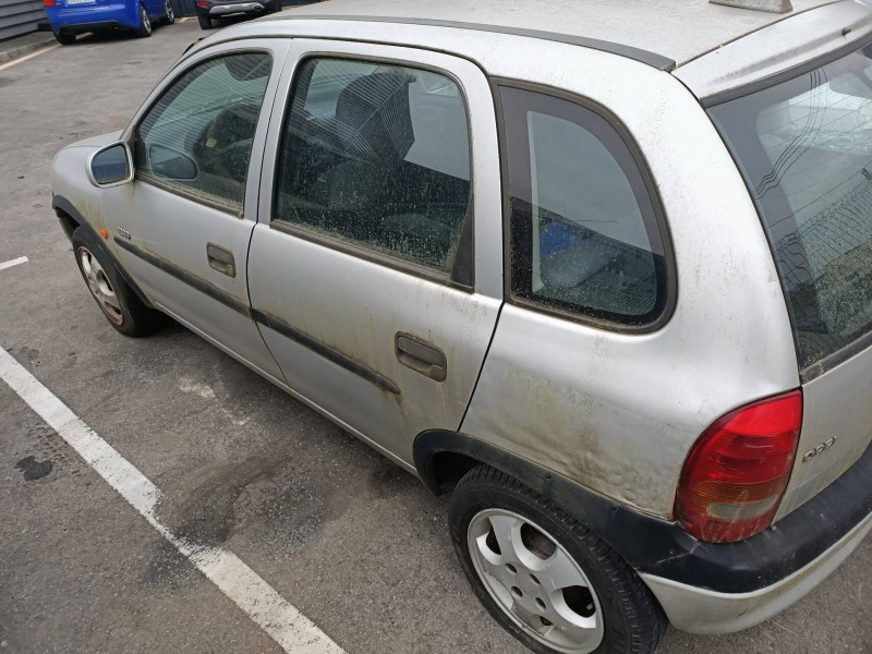 opel corsa b del año 2000